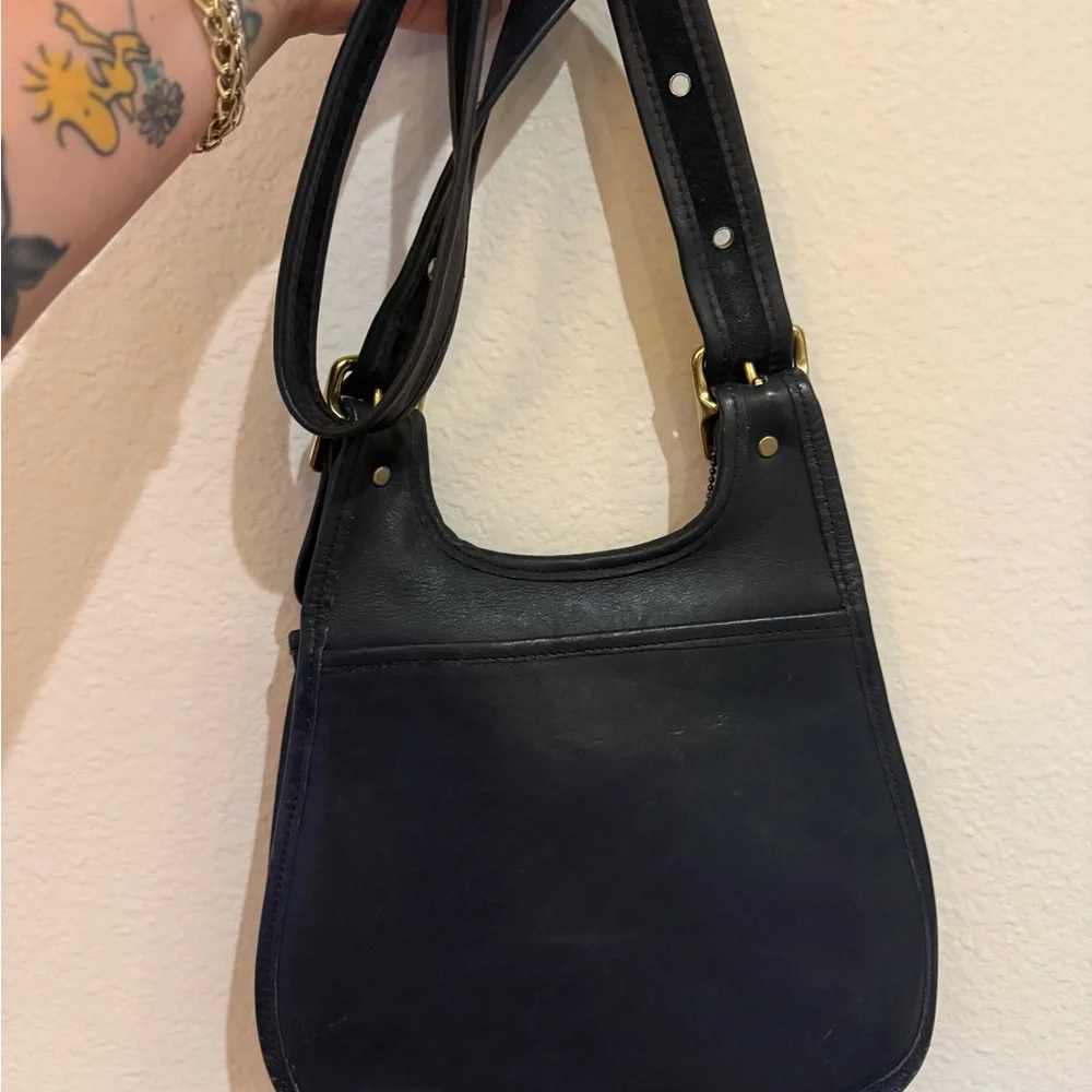 SOLD DO NOT PURCHASE Vintage Coach Berkeley 9988 Navy Leather Saddle Bag - Picture 3 of 7
